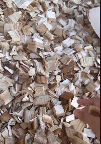 Copeaux de bois naturels 2-5 cm Pin / Eucalyptus / Acacia – Combustible biomasse, copeaux pour barbecue et fumoir, paillis de jardin, emballage personnalisé OEM - Product Image 3