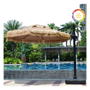 Parasol artisanal en feuilles de palmier pour l'extérieur, conçu pour rehausser l'ambiance des cafés, des complexes hôteliers et des espaces de jardin. - Product Image 3