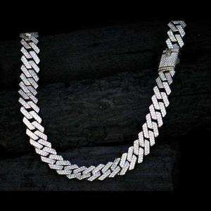 Proveedor de joyería hip hop de la India con cadena cubana de plata de ley 925 personalizada y diamantes de moissanita VVS a precio económico. - Product Image 2
