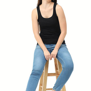 เสื้อกล้ามหนังผู้หญิงแบบใหม่ สั่งตัดไซส์ได้ น้ำหนักเบา สไตล์ลำลอง พร้อมโลโก้และตกแต่งด้านหน้าสำหรับผู้ใหญ่ - Product Image 5