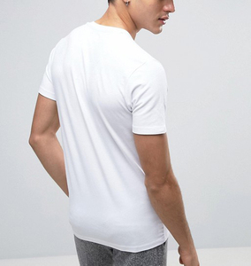 เสื้อยืดคอวีแขนสั้นผู้ชายสีพื้นผ้าฝ้ายทรงเข้ารูปลำลองสีขาวสีดำ - Product Image 2