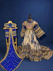 Vestido corto afgano Kuchi colorido con bordados tribales geométricos, detalles de espejo y arte textil vintage para uso tradicional. - Product Image 2