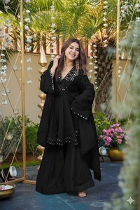 Robe peplum en soie chinon épaisse 16 Kali avec miroir évasé de 4 mètres et broderie codée, ensemble assorti Gharara et Dupatta - Product Image 3