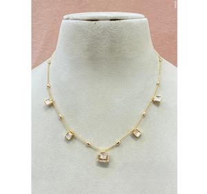 Impresionante conjunto de collar y pendientes de moissanita con apariencia de piedra chapada en oro de latón, ideal para compromiso, boda, regalo, fiesta, uso diario y a la moda. - Product Image 1
