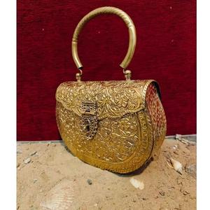 Minaudière de soirée en or rose ornée de cristaux, accessoire de luxe pour réception de mariage avec chaîne d'épaule détachable - Product Image 4