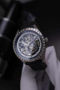 นาฬิกาข้อมือผู้ชาย Alexander Ferros รุ่น 9261S-05 ขนาด 40 มม. กระจกแซฟไฟร์ สายหนัง ตัวเรือนสแตนเลสสตีล ระบบกันน้ำ กลไกอัตโนมัติ Miyota หน้าปัดอนาล็อก - Product Image 4