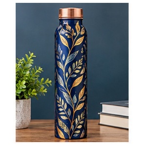 Bouteille d'eau en cuivre à motif de feuilles charmant avec design floral doré, thermos de voyage portable avec couvercle - Product Image 1