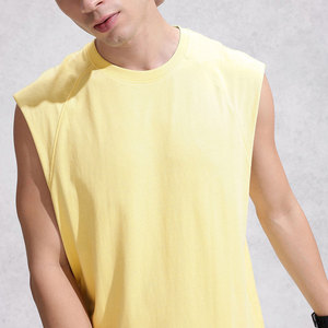 Camiseta sin mangas de punto con cuello redondo para hombre, color amarillo sólido, informal, de corte regular. - Product Image 5