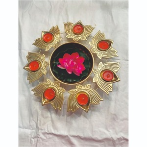 Bol Urli traditionnel en laiton avec supports pour Diya, pour la décoration de Diwali, pot à fleurs flottant, centre de table festif pour mariage, cadeau Urli - Product Image 2