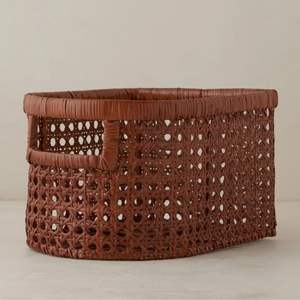 Panier en rotin brun élégant Décor minimal Organisateur rustique pour restaurant Cuisine Solution de rangement élégante Plateaux de service - Product Image 1