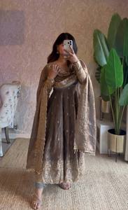 Ensemble Anarkali en soie jaune avec dupatta, tenue traditionnelle indienne et pakistanaise pour femme, longueur ras du sol, pour mariage, extensible et coupe ample - Product Image 3