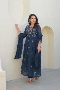 Ensemble traditionnel rose en coton brodé à séchage rapide pour femme, coupe trapèze longueur genou avec dupatta, ajustement régulier, printemps été automne - Product Image 2