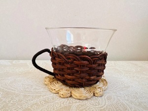 Juego de Posavasos Redondos de Ratán Tejidos a Mano con Diseño Floral en Espiral, Ideal para Mesa de Comedor, Tazas de Café y Decoración Natural de Mesa - Product Image 4