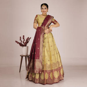 Lehenga Choli con Bordado Zari y Motivos Tradicionales, Falda con Borde Ancho, Blusa Clásica, Dupatta Elegante para Uso Festivo - Product Image 1