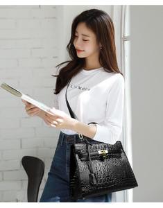 Wholesale Alligator Pattern Luxury Women's Handbag Bags Stylish <b>Tote</b> Purses Single Strap Chain Decoration <b>Zip</b> Closure Water - Product Image 5