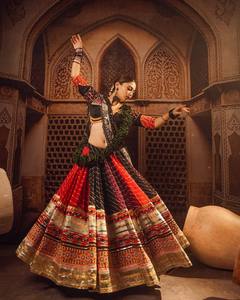 Lehenga Choli de Algodón Muselina Pesado con Bordado de Espejo Real, Completamente Cosido, con Borde de Encaje Lampi y Dupatta con Bordado a Mano de Múltiples Corazones - Product Image 3