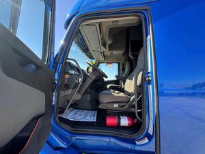 Tracteur routier diesel commercial 6x4, camion lourd pour le transport et la logistique internationales - Product Image 5