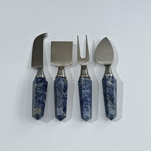 Ensemble de 6 couteaux à fromage personnalisés, lames en acier inoxydable doré, manche en marbre blanc, outils pour le beurre et la pizza - Product Image 5
