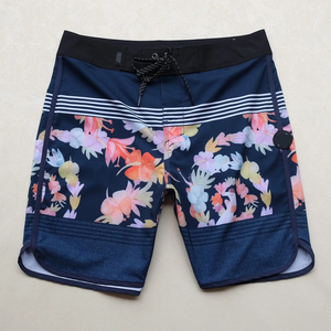 Shorts de bain pour hommes personnalisés, séchage rapide, extensibles dans 4 directions, pour le surf, la natation et la plage, avec logo personnalisé, fabricant de vêtements de sport en gros - Product Image 4