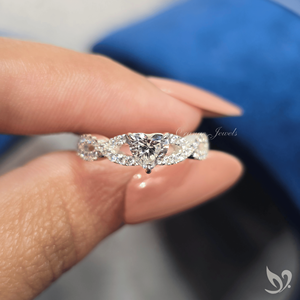 Anillo de Diamante Cultivado en Laboratorio con Corte Corazón de 0.5CT, Banda Cruzada con Pavé, Certificado IGI, Oro Blanco de 10K, Anillo de Novia - Product Image 5