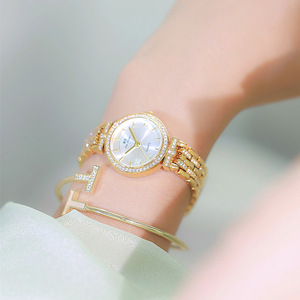 Montre à quartz à cadran rond, boîtier en alliage de 32 mm, bracelet en cristal et strass avec aiguille pour femme, bijoux de mode - Product Image 2