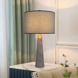 Lámpara de mesa de mármol gris de lujo con base arquitectónica cónica, elegante pantalla tipo tambor y iluminación ambiental sofisticada para dormitorio - Product Image 1