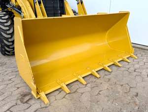 Chargeuse-pelleteuse CAT modèle 424-4WD d'occasion en bon état avec moteur de 55 kW - Product Image 6