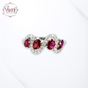 แหวนเพชรพลอยรูปไข่สีแดงทับทิมจาก [เชอรี จิวเวลส์] ทองคำขาวแท้ 18K ประดับด้วยทับทิมรูปไข่ธรรมชาติและเพชรทรงกลมเจียระไนแบบเหลี่ยมสำหรับผู้หญิง - Product Image 1