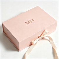 Boîte cadeau magnétique de luxe rose blush personnalisée avec logo, en matériaux recyclés écologiques, emballage rigide en papier avec ruban réutilisable