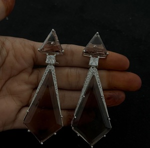 ต่างหูระย้าทรงยาวประดับเพชร CZ คุณภาพพรีเมียม ดีไซน์สวยหรู ชุบเงินบนทองเหลือง เหมาะสำหรับผู้หญิงและเด็กผู้หญิง สวมใส่ในงานเลี้ยงตอนเย็น - Product Image 6