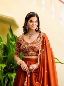 Conjunto de Lehenga Choli de Seda Bordada en Naranja con Dupatta, Traje Tradicional Indio para Bodas para Mujer - Product Image 4
