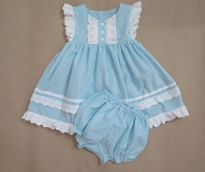 Conjunto de Vestido para Bebé Niña con Rayas Rosas y Detalles de Encaje Blanco - Product Image 2