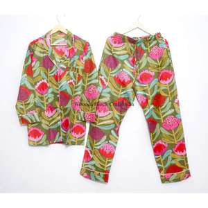 ชุดนอนผ้าฝ้ายลายดอกไม้สวยงาม เสื้อและกางเกงเข้าชุด นุ่มเบาสบาย เหมาะสำหรับฤดูร้อน ชุดนอนสำหรับผู้หญิง ชุดนอนกลางคืน - Product Image 1