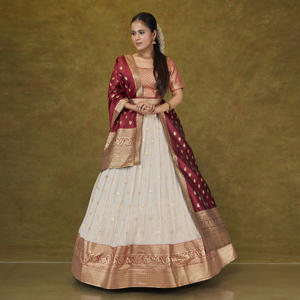 Lehenga Choli Kota Chex con Dupatta de Tejido Rico, Borde Banarasi Intrincado, Falda Acampanada, Blusa de Diseñador, Ropa Festiva Tradicional - Product Image 5