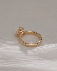 Nouvelle conception de bague de fiançailles pour femme avec diamant de laboratoire, solitaire à 6 griffes, or 18 carats, bague de demande en mariage certifiée IGI, clarté VVS2, blanc E - Product Image 3