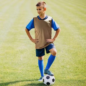 Maillot d'entraînement le plus vendu, gilet de sport respirant, léger et sans manches pour l'école, par Maven Togs - Product Image 4