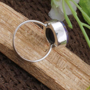 Bague Solitaire Classique Bohème Faite à la Main en Argent Sterling 925 avec Sertissage Clos et Coupe Ovale en Cuivre Violet, Certifiée pour Mariage et Fête - Product Image 5