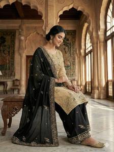 Ensemble de kurta brodée crème avec dupatta noir, longueur cheville, vêtements ethniques traditionnels indiens et pakistanais pour femmes - Product Image 2