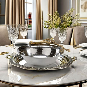 Bol en métal fait main avec bord ondulé organique, forme design pour une décoration moderne et luxueuse de la maison, idéal pour servir des aliments ou offrir en cadeau - Product Image 5