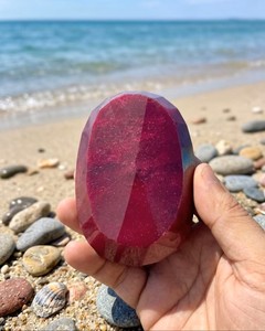 Rubis rouge chauffé ovale taille émeraude facetté 5000 carats, pierre précieuse naturelle non montée, rouge profond, poli, grande taille - Product Image 2