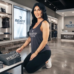 เสื้อกล้ามออกกำลังกายผู้หญิง REXFITSPORTS 2026 รุ่นใหม่ โลโก้สั่งทำพิเศษ เสื้อฟิตเนสแขนกุด ระบายอากาศได้ดี เหมาะสำหรับออกกำลังกาย วิ่ง โยคะ - Product Image 5