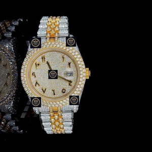 นาฬิกาอัตโนมัติ Imperial Jewels Luxury Sport สีเหลืองทอง ประดับเพชรโมอิสซาไนต์เต็มเรือน พร้อมเข็มบอกวันที่ สายสแตนเลส สไตล์ฮิปฮอป - Product Image 1