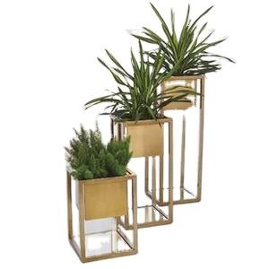 Maceta Moderna de Metal con Soporte |   Maceta Cuadrada con Acabado Dorado para Decoración de Interiores y Exteriores, Hogar, Oficina, Hotel - Product Image 3