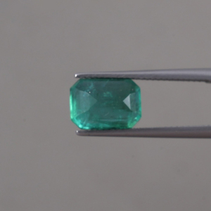 Émeraude Verte Naturelle Certifiée IGI 100% Naturelle, Pierre Libre de 3,86 Carats, Taille Octogonale 10,5x7,5mm, Taillée à la Main, Polie, Encerée/Huilée, Bijoux Légers - Product Image 3