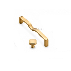 Tirador de Barra Ondulado de Latón Moderno y Perilla Cuadrada para Muebles de Cocina, Diseño Duradero - Product Image 1