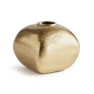 Vase à fleurs en métal fait main de luxe, élégant accent de décoration intérieure pour importateurs, exportateurs, grossistes et détaillants mondiaux - Product Image 2