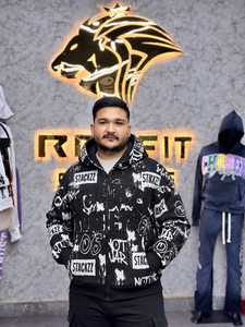 Sudadera con Capucha Oversize Personalizada Rexfit para Hombre, Estilo Urbano, Negra con Estampado y Bolsillo Frontal con Logotipo - Product Image 1