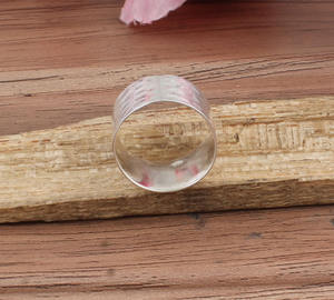 Anillo Giratorio Clásico de Dos Tonos en Plata de Ley 925 Hecho a Mano, Joyería Artesanal de Banda Ancha Texturizada para Hombres y Mujeres, Bodas y Fiestas - Product Image 2