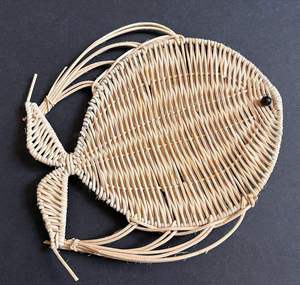 Décoration murale en rotin tressé naturel pour enfants, thème océan, poisson suspendu, artisanat durable, design artisanal pour chambre d'enfant - Product Image 2