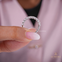 Bague ovale en diamant, sertie demi-éternité à griffes, pierres ovales taille brillant, tige en or massif élégante, bijou de luxe raffiné
